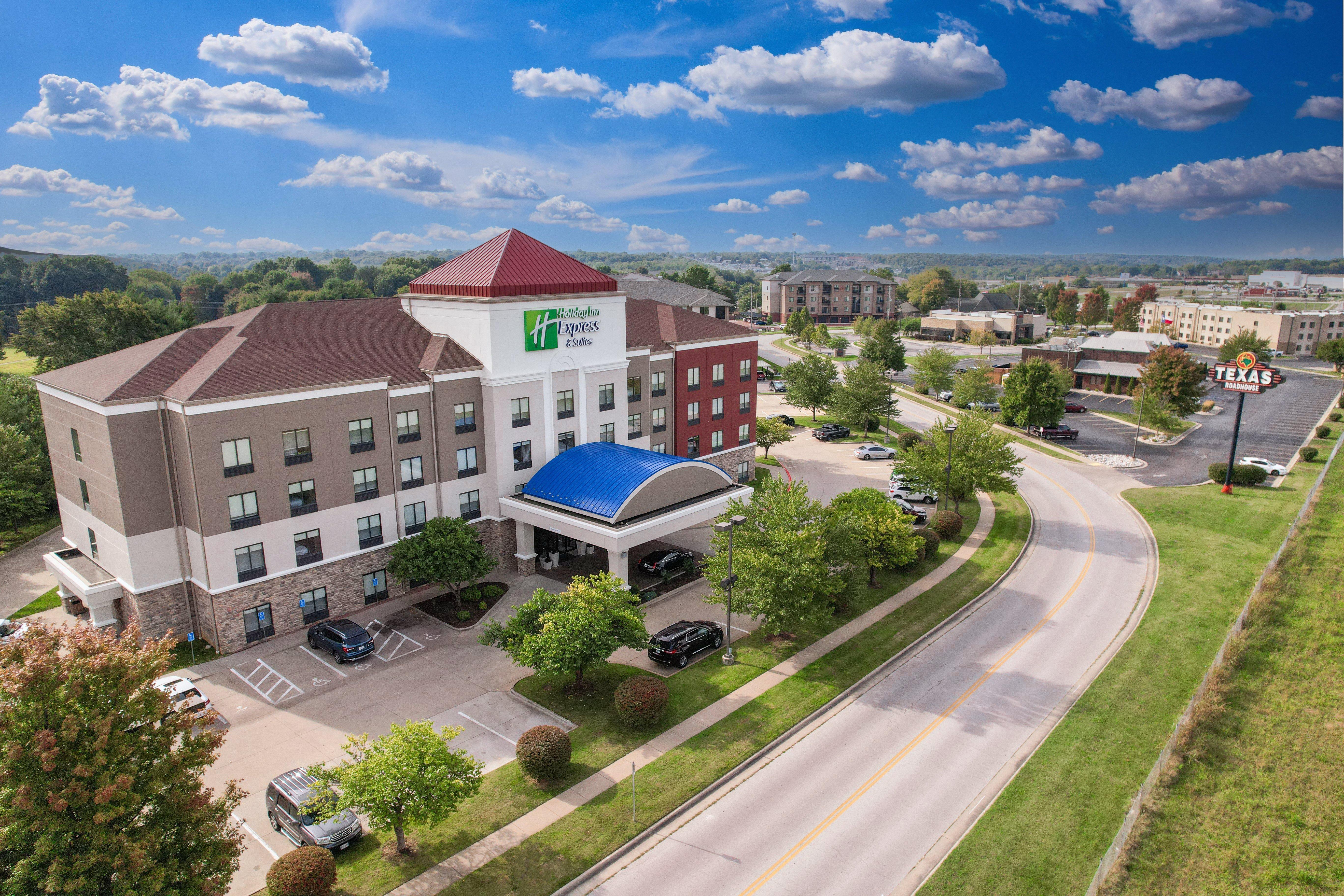 Holiday Inn Express And Suites Springfield Medical District By Ihg Kültér fotó